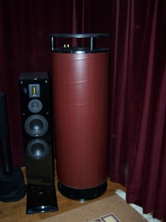 Subwoofer with 4" Legs